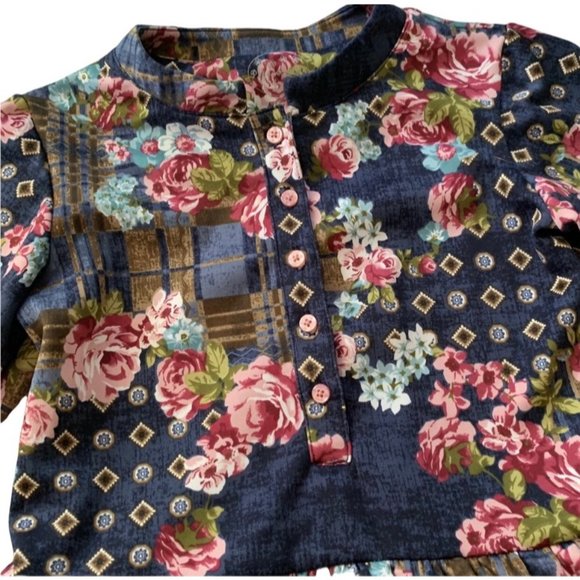 Pippa & Julie Floral Dress - Picture 8 of 8